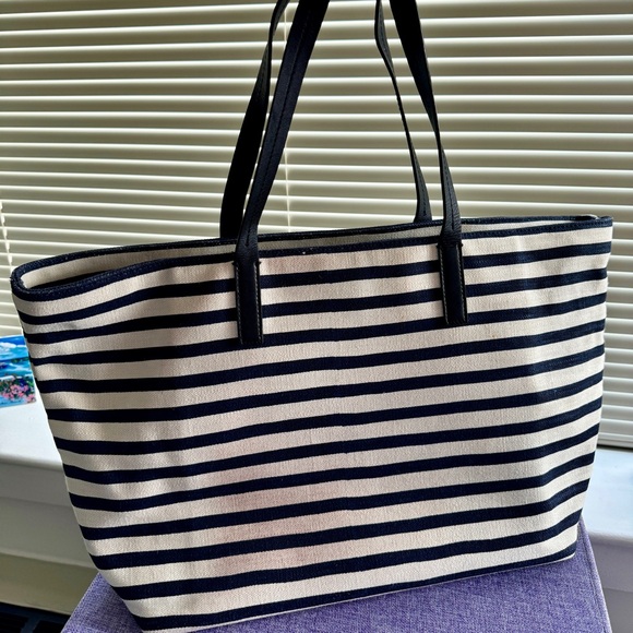 Kate Spade Weekender Tote Bag - Picture 9 of 10
